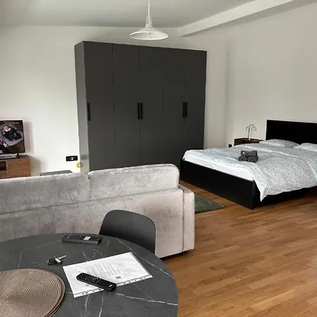 Floor, 2 Minutes From Train Station 62 Apartamento