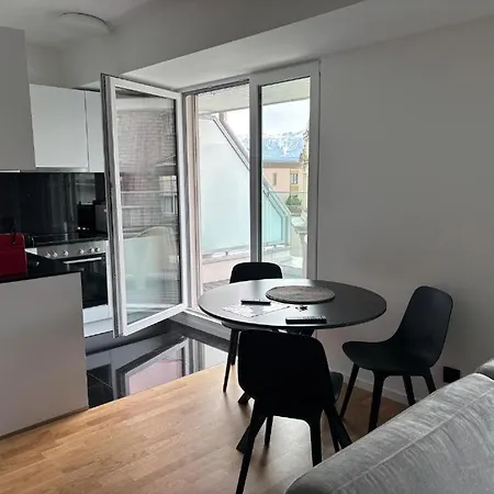 Floor, 2 Minutes From Train Station 62 Lausana