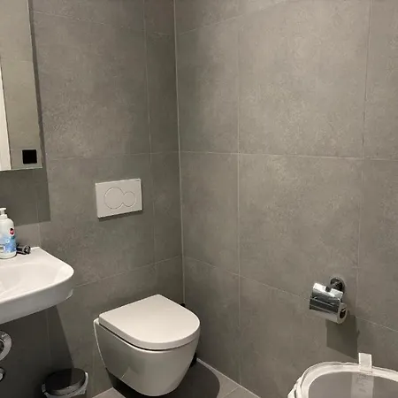 Floor, 2 Minutes From Train Station 62 Lausana