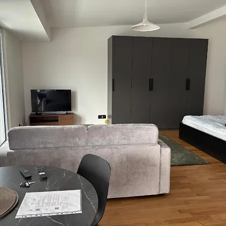 Floor, 2 Minutes From Train Station 62 Lausana
